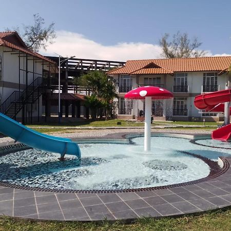 Tunas Resort Петалинг Джая Екстериор снимка