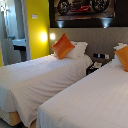Tunas Resort Петалинг Джая Екстериор снимка