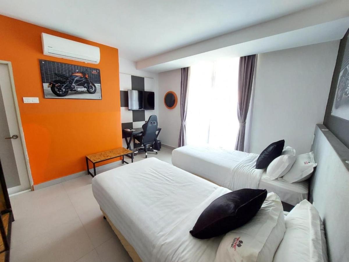 Tunas Resort Петалинг Джая Екстериор снимка