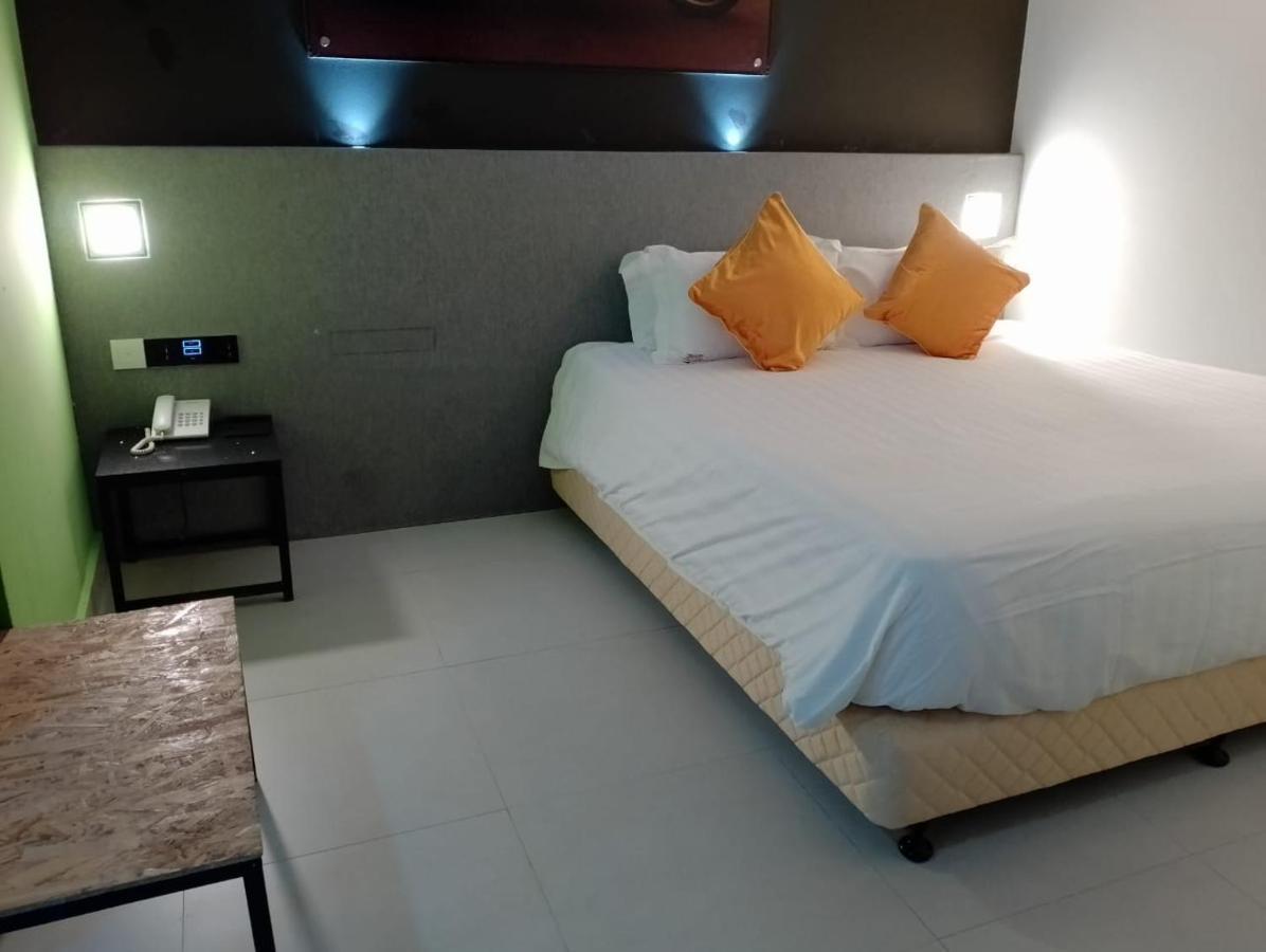 Tunas Resort Петалинг Джая Екстериор снимка