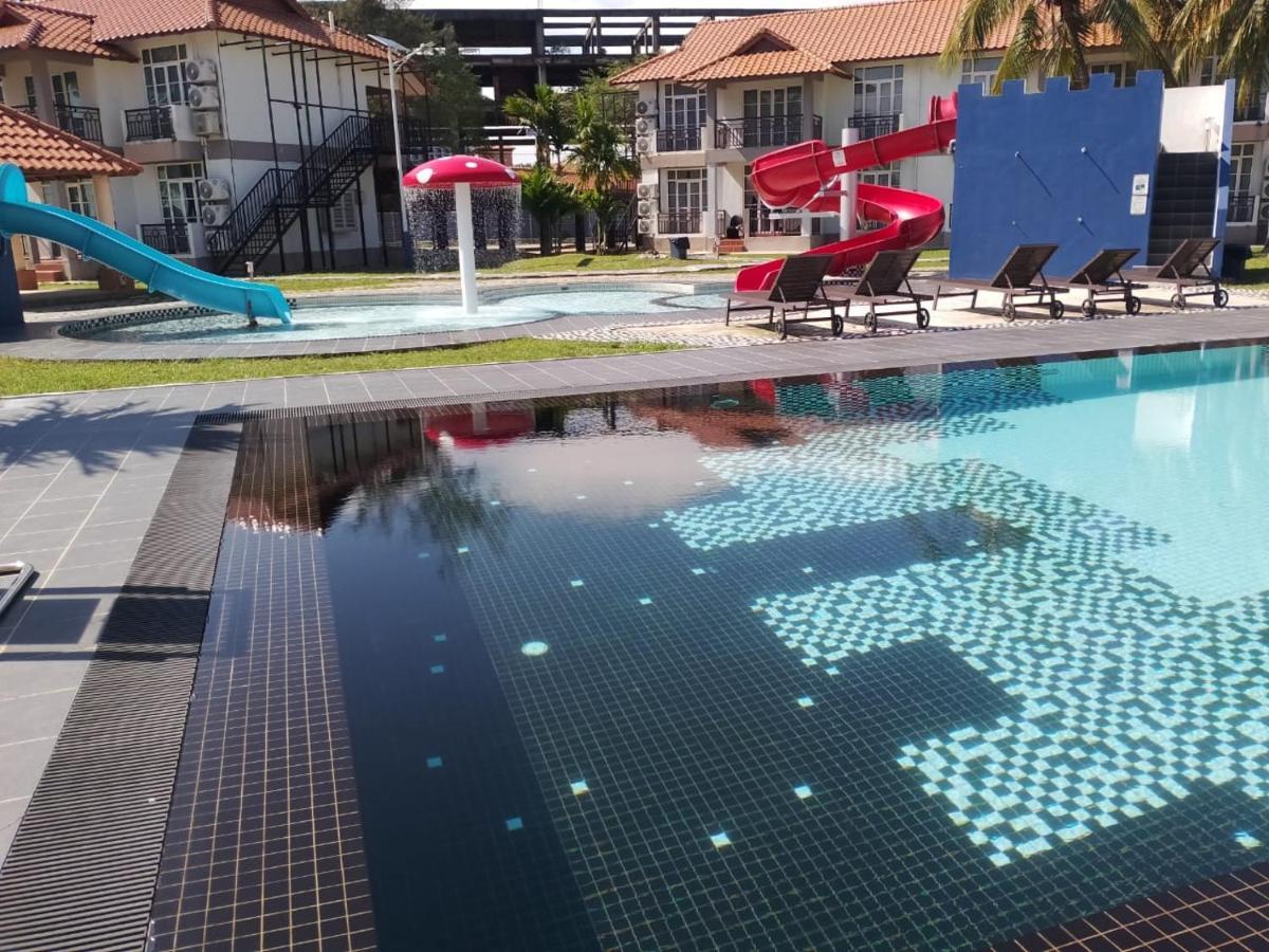 Tunas Resort Петалинг Джая Екстериор снимка