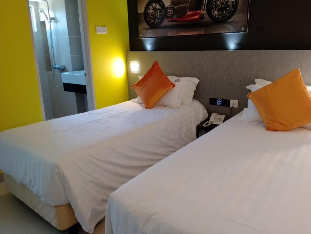 Tunas Resort Петалинг Джая Екстериор снимка