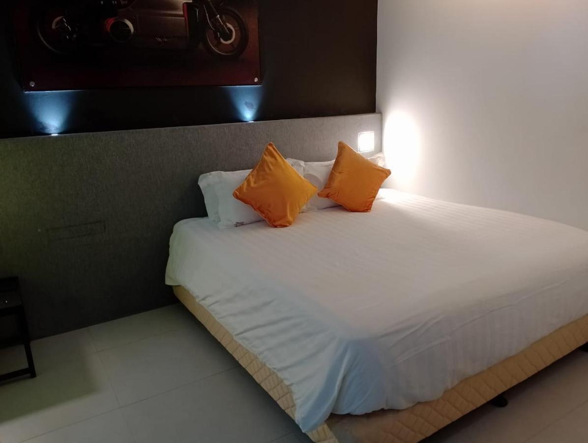 Tunas Resort Петалинг Джая Екстериор снимка
