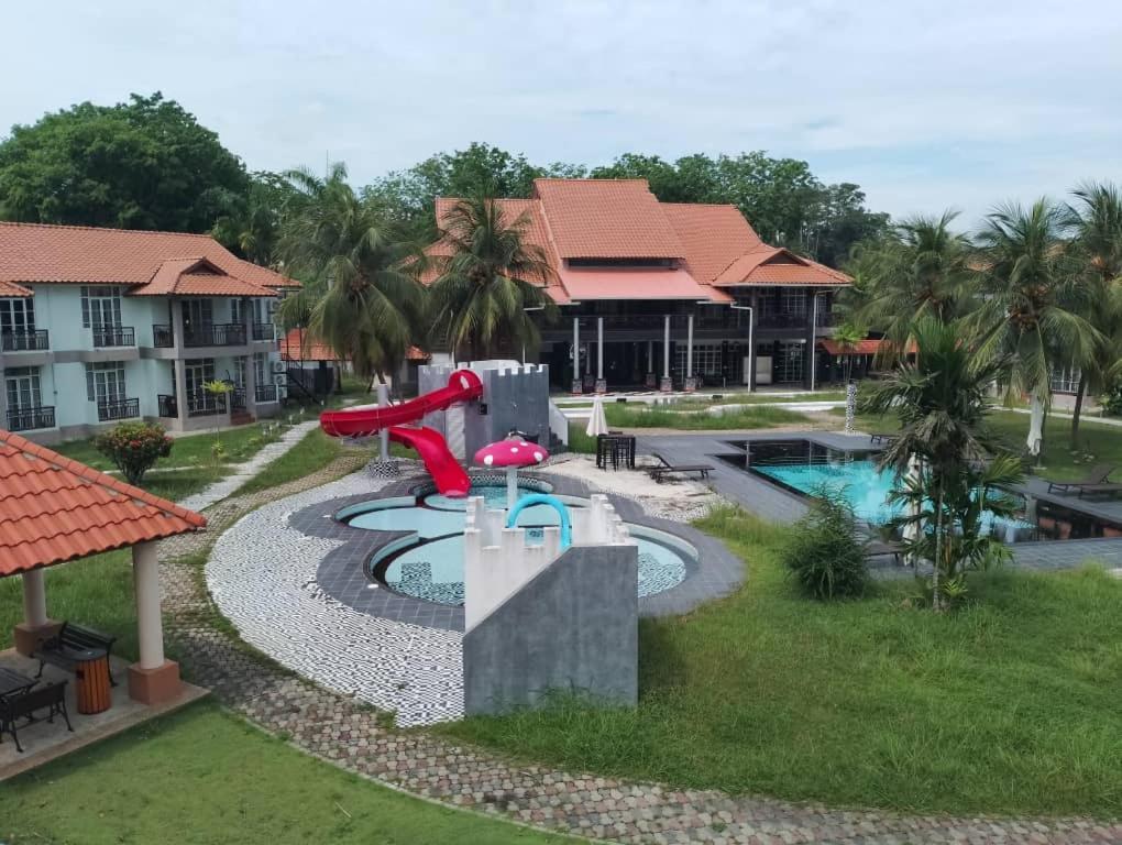 Tunas Resort Петалинг Джая Екстериор снимка